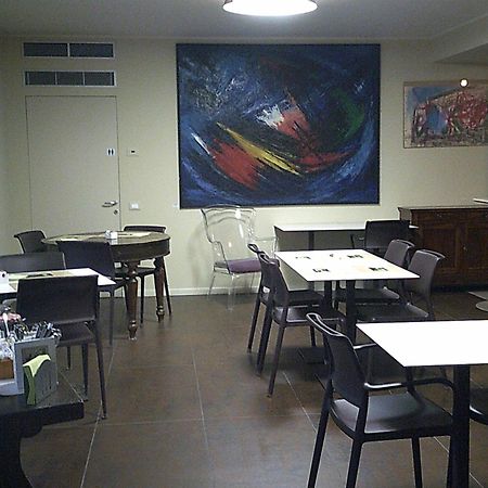 לינה וארוחת בוקר אוריו אל סריו Stile Libero מראה חיצוני תמונה The dining room at the International House